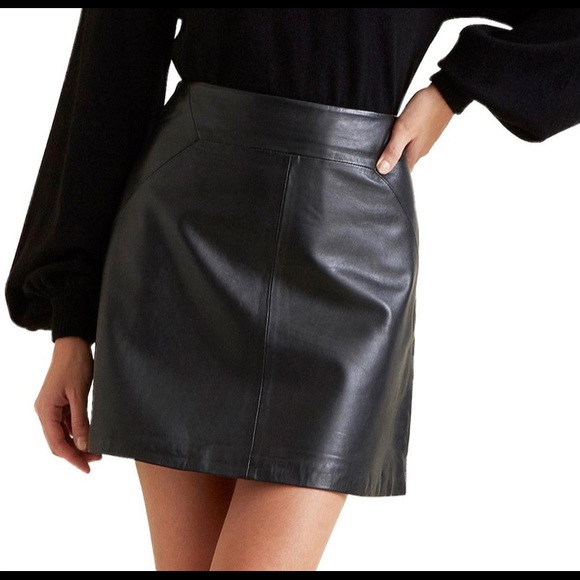 Jones New York Dresses & Skirts - VINTAGE leather Jones New York “country” skirt